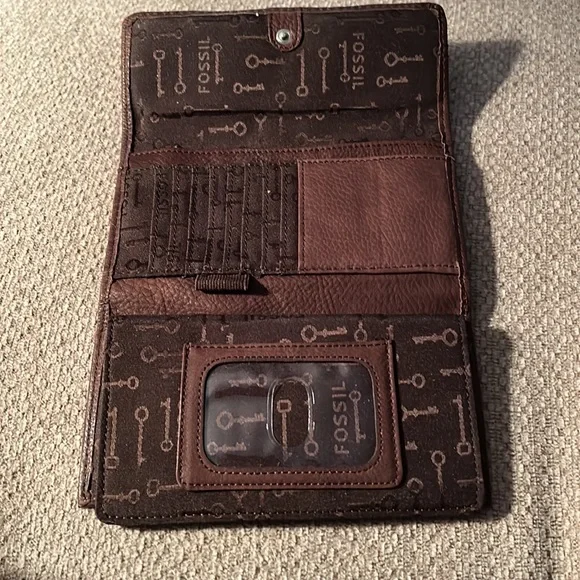 Fossil Brown Leather Trifold Wallet - Picture 2 of 4